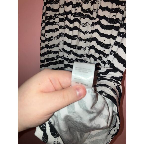 Tart Black and white striped fit and flare dress size medium - Picture 4 of 6